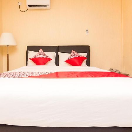 Vaccinated Staff - Oyo 1771 Zeke Hotel Batam エクステリア 写真