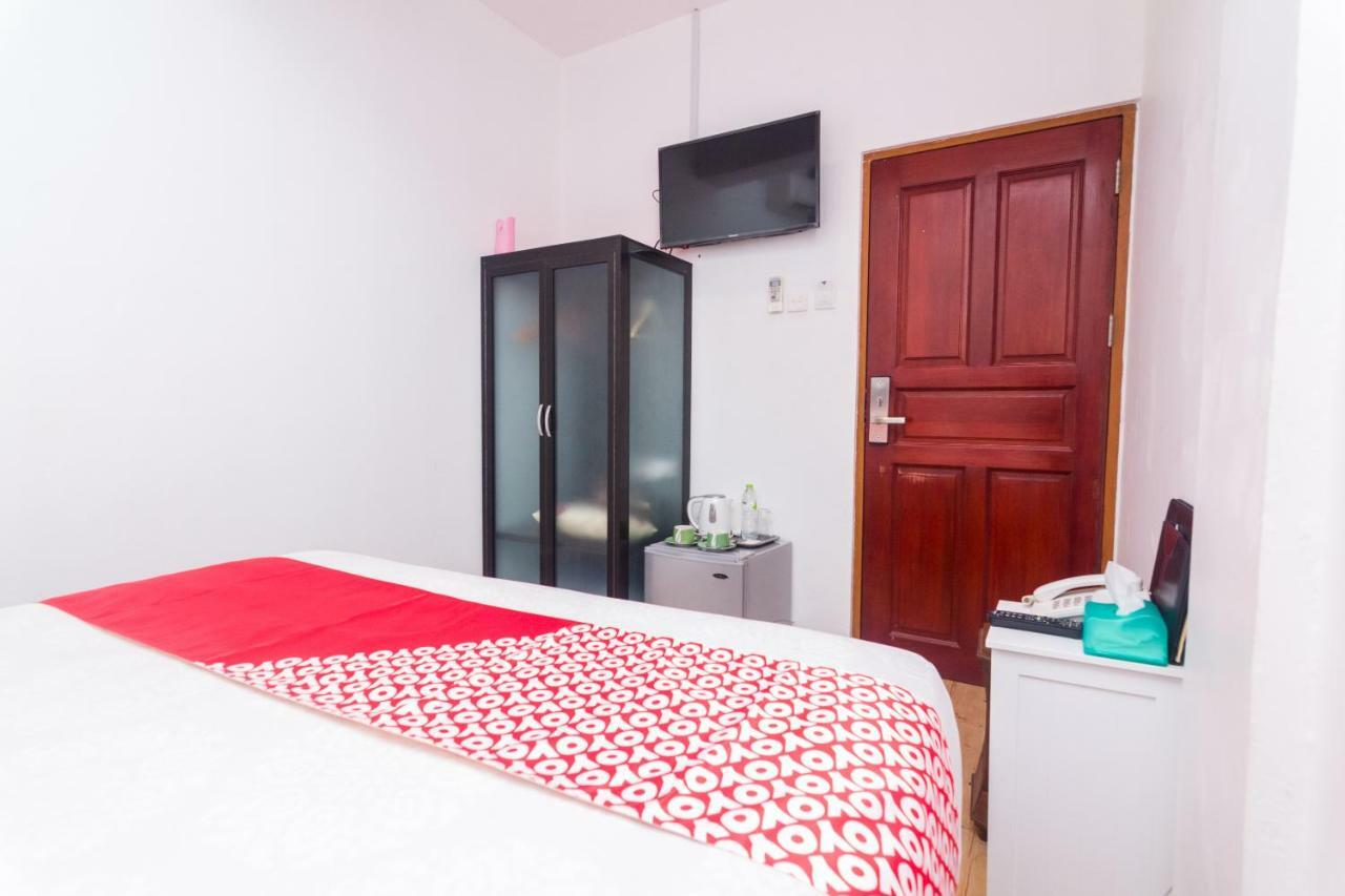 Vaccinated Staff - Oyo 1771 Zeke Hotel Batam エクステリア 写真