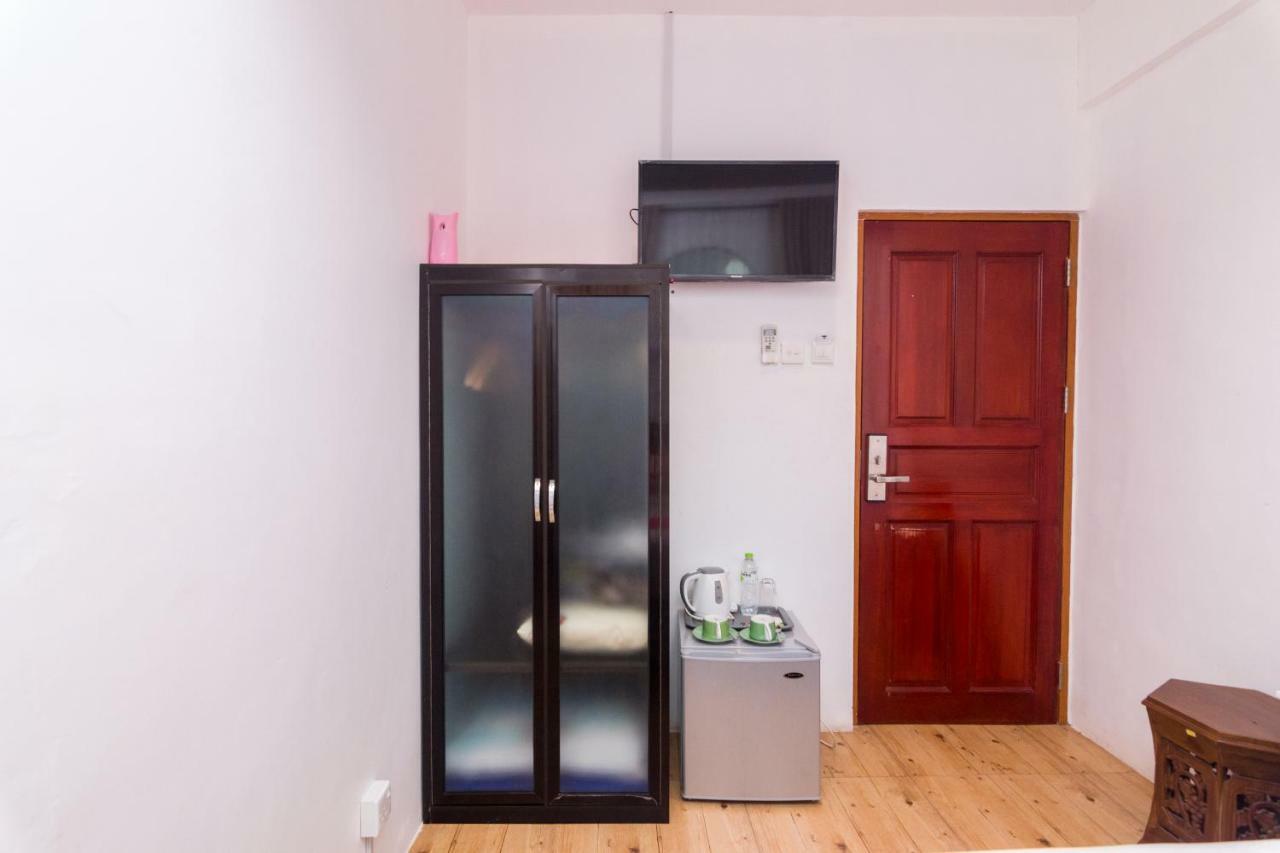 Vaccinated Staff - Oyo 1771 Zeke Hotel Batam エクステリア 写真