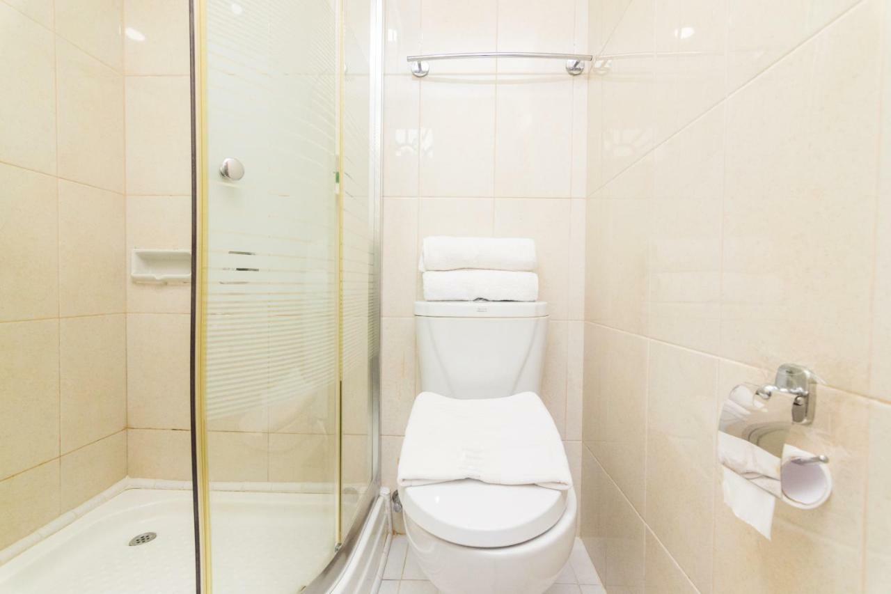 Vaccinated Staff - Oyo 1771 Zeke Hotel Batam エクステリア 写真