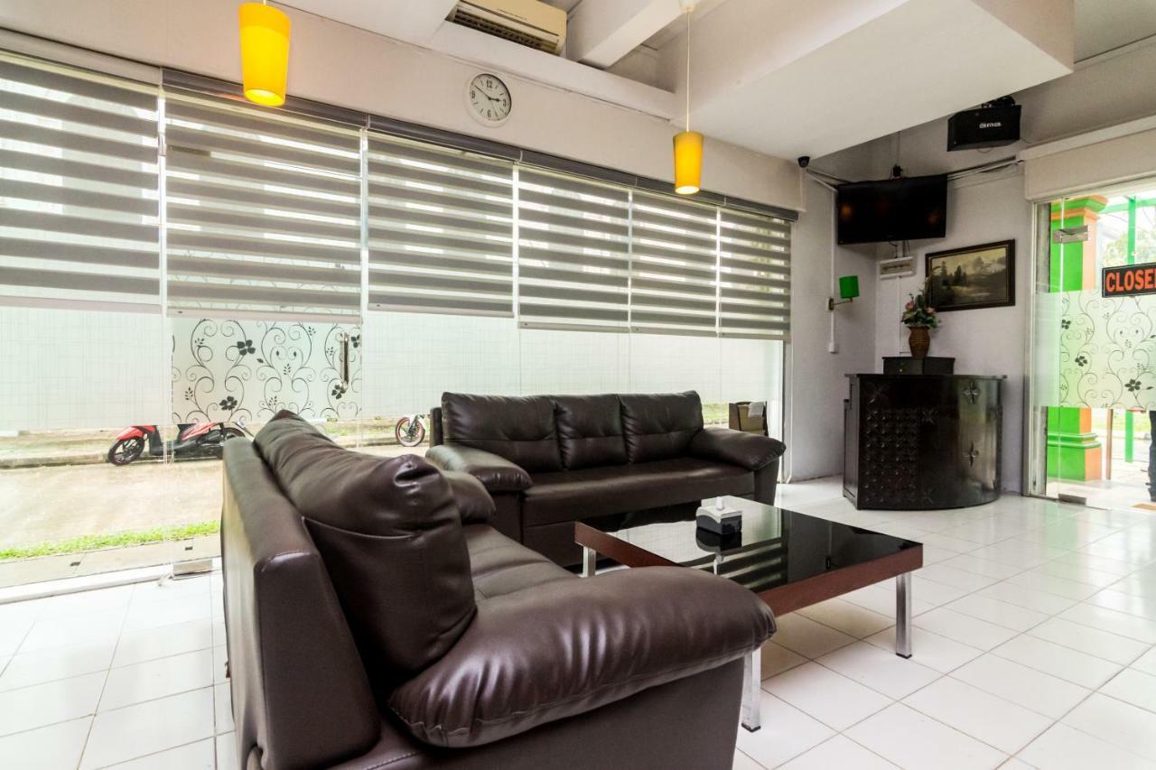 Vaccinated Staff - Oyo 1771 Zeke Hotel Batam エクステリア 写真