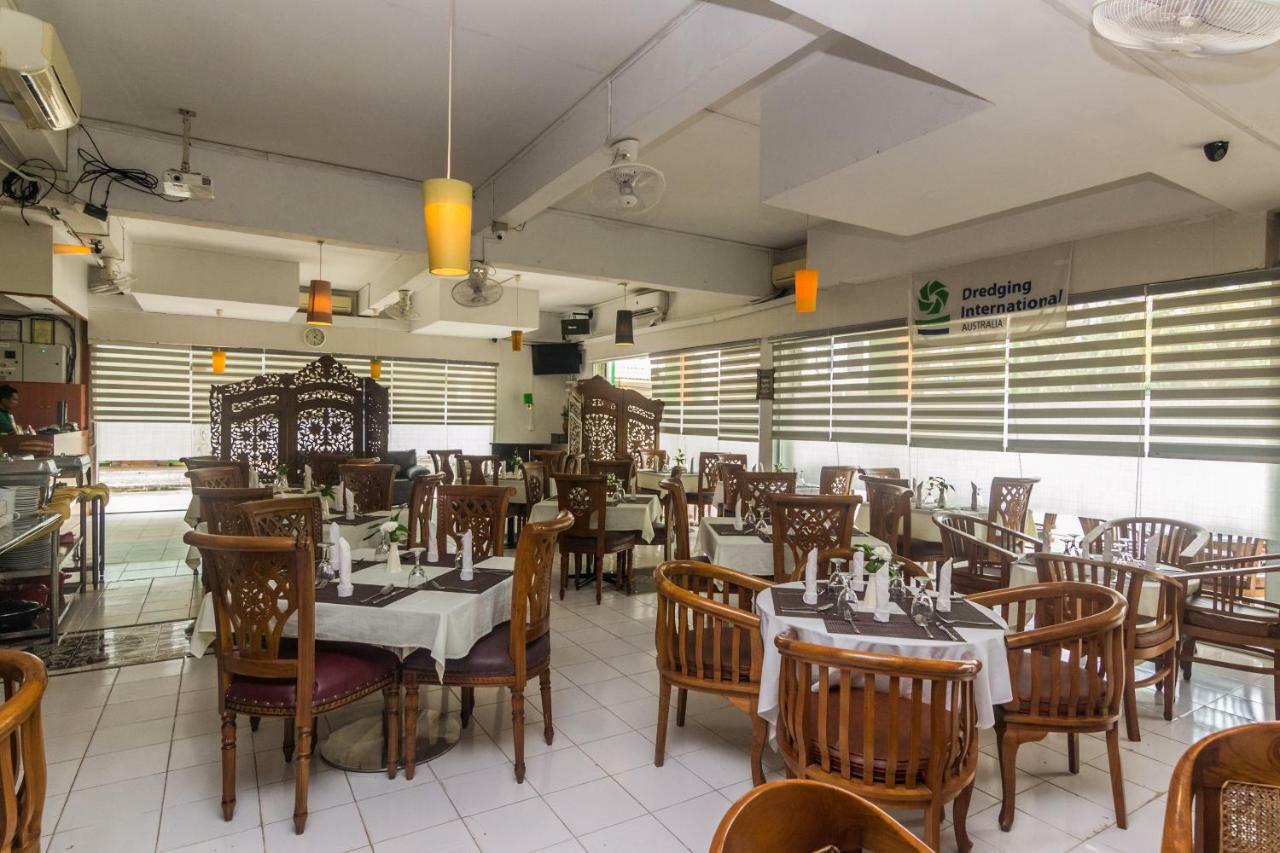 Vaccinated Staff - Oyo 1771 Zeke Hotel Batam エクステリア 写真