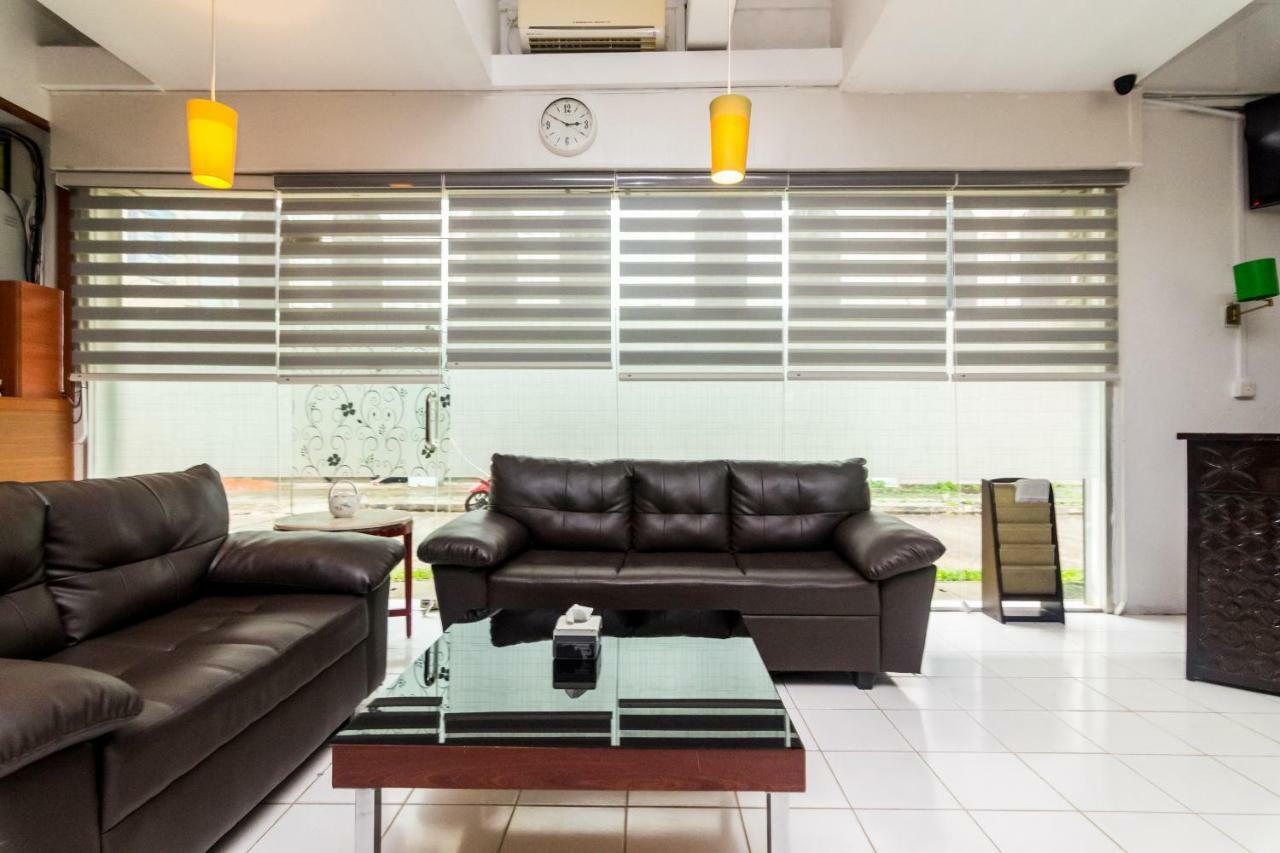 Vaccinated Staff - Oyo 1771 Zeke Hotel Batam エクステリア 写真