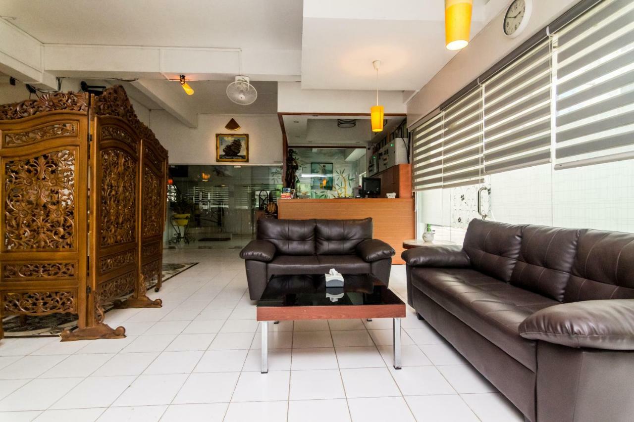 Vaccinated Staff - Oyo 1771 Zeke Hotel Batam エクステリア 写真