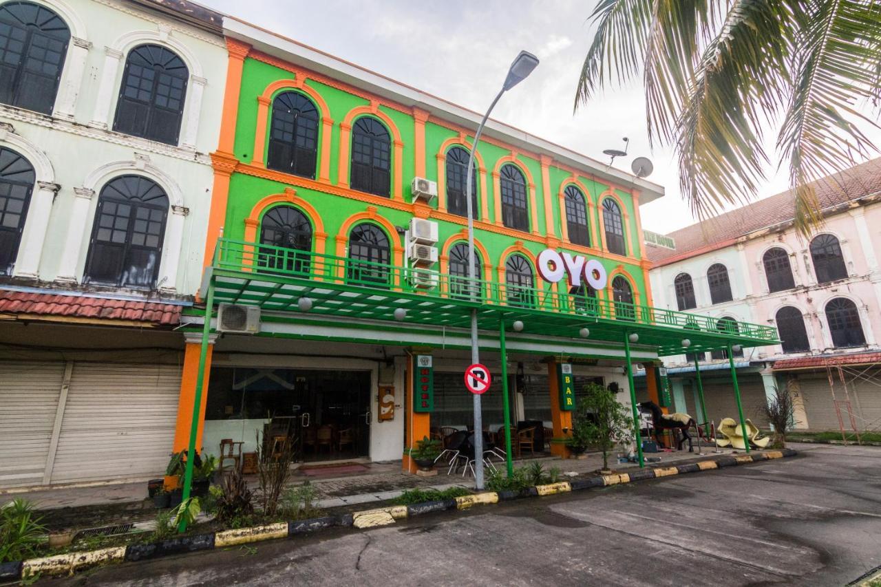 Vaccinated Staff - Oyo 1771 Zeke Hotel Batam エクステリア 写真