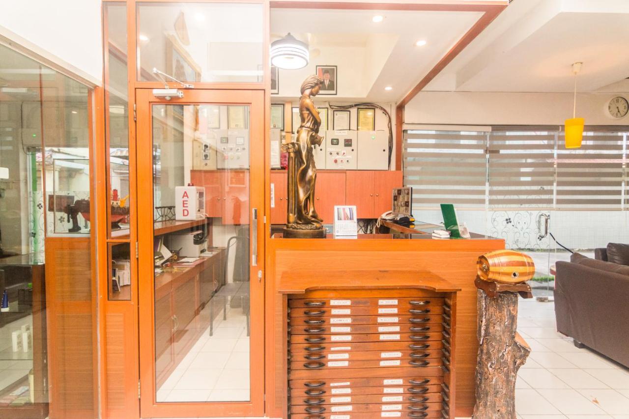Vaccinated Staff - Oyo 1771 Zeke Hotel Batam エクステリア 写真