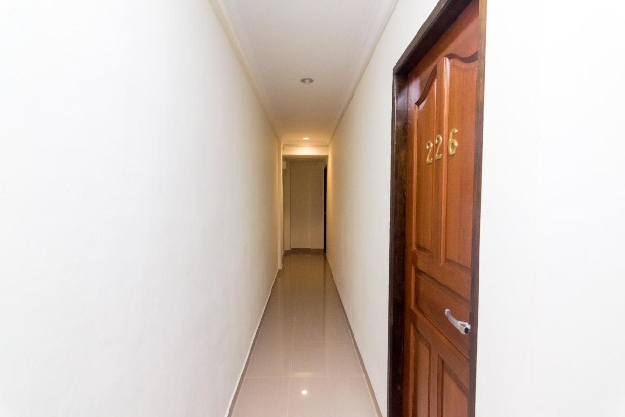 Vaccinated Staff - Oyo 1771 Zeke Hotel Batam エクステリア 写真