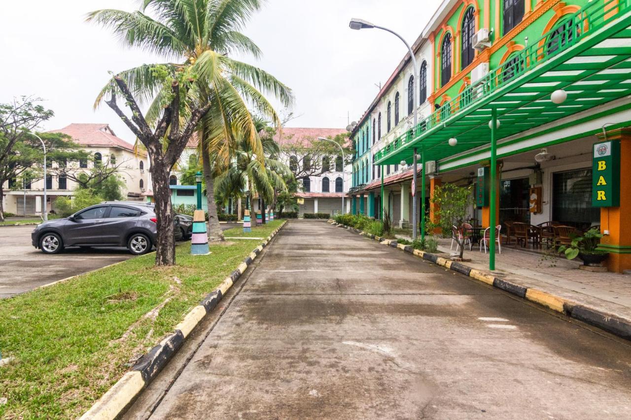 Vaccinated Staff - Oyo 1771 Zeke Hotel Batam エクステリア 写真