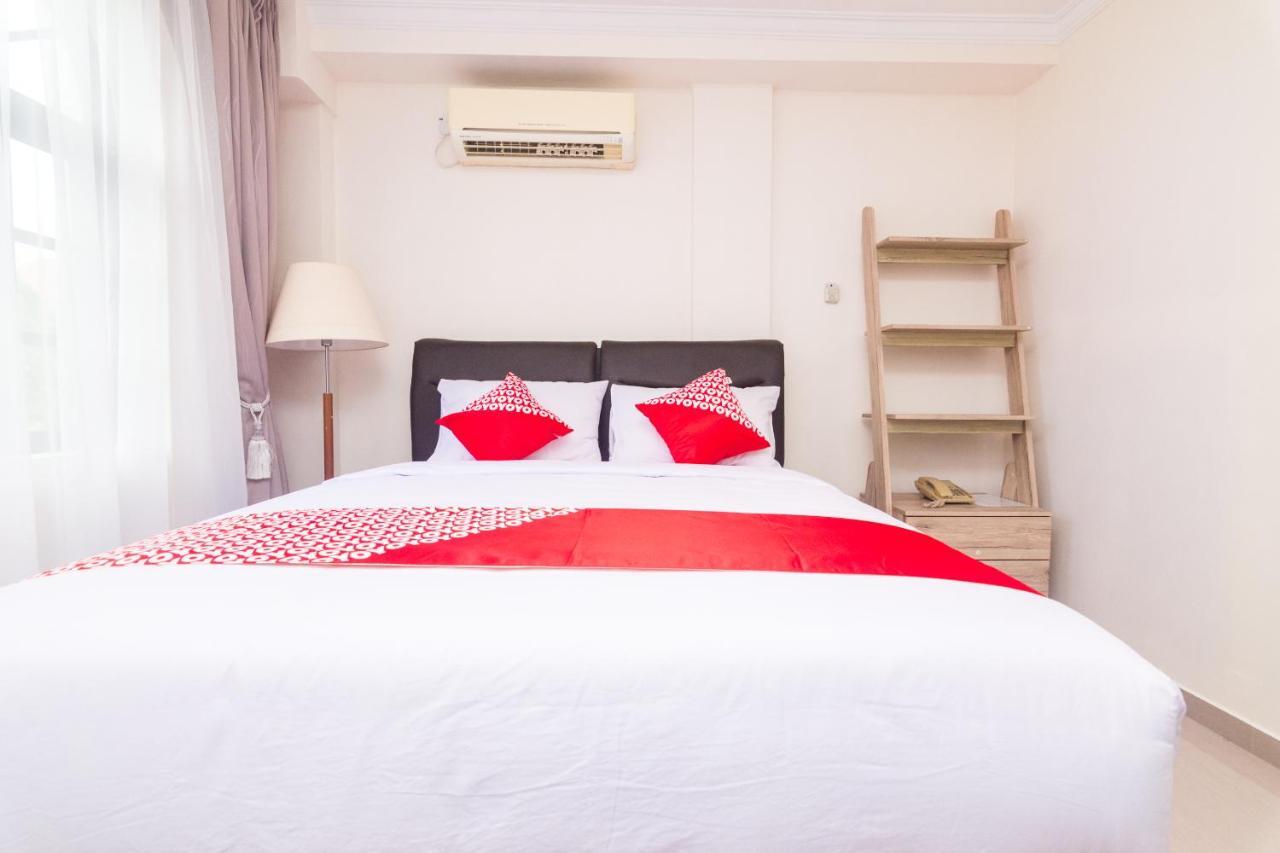 Vaccinated Staff - Oyo 1771 Zeke Hotel Batam エクステリア 写真