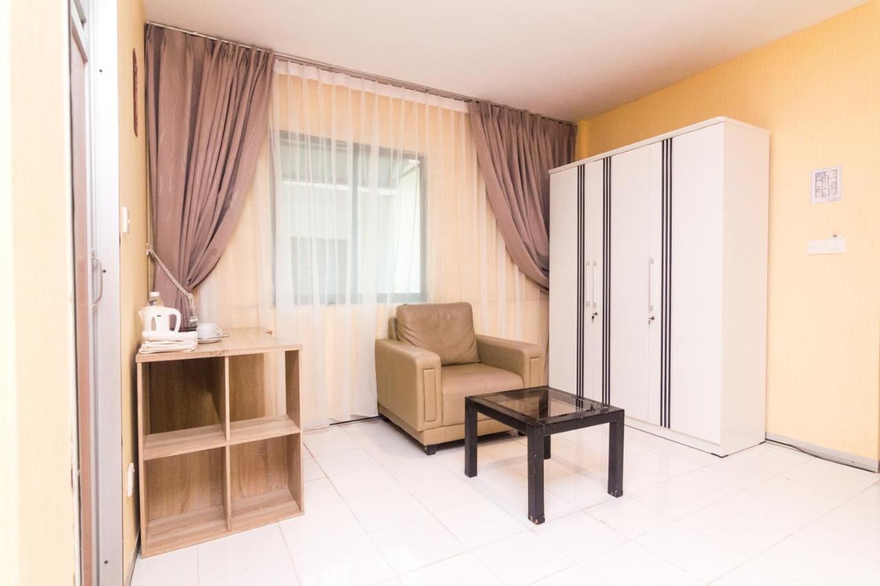 Vaccinated Staff - Oyo 1771 Zeke Hotel Batam エクステリア 写真